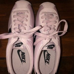 Women’s Nike’s Size 6 Shoes